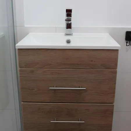 Gemuetlich Schnuckelige Mit -sommer- Pool Lägenhet